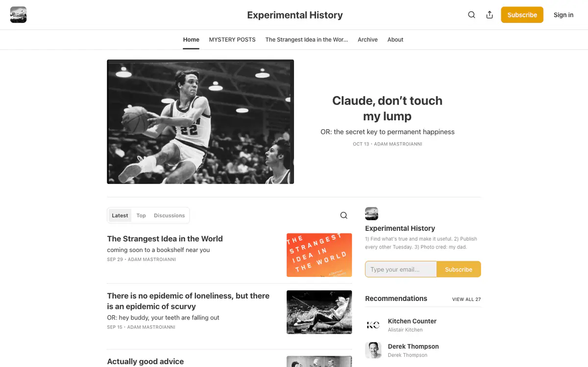 Experimental History homepage: black and white basketball photo as the featured post, latest posts and a yellow subscribe box